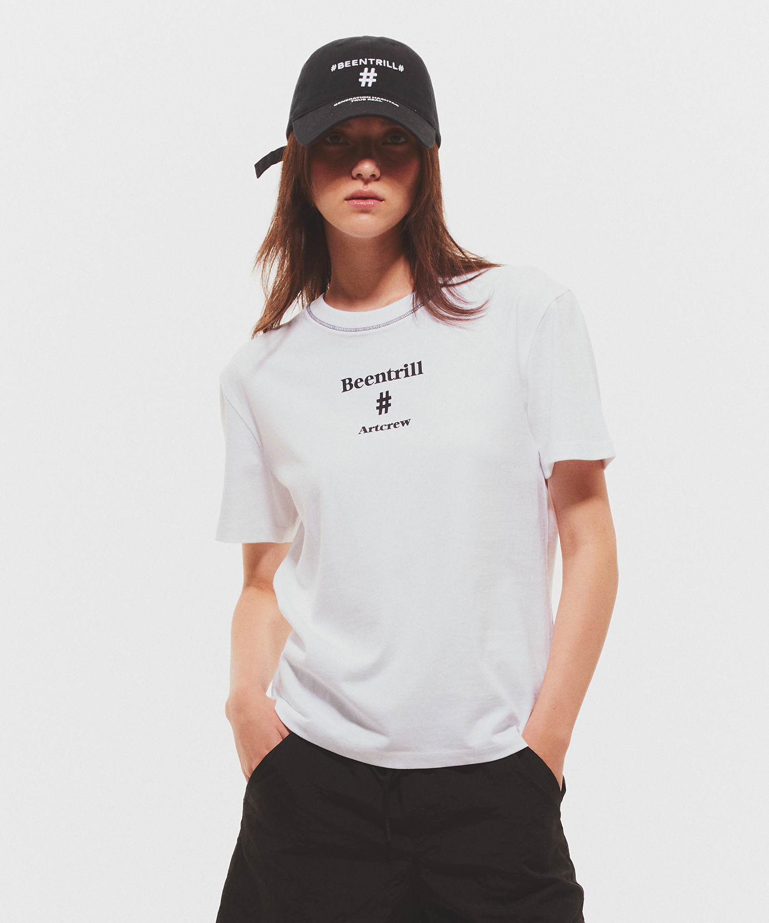 여성 로고 컴포트핏 반팔 티셔츠(오프 화이트)